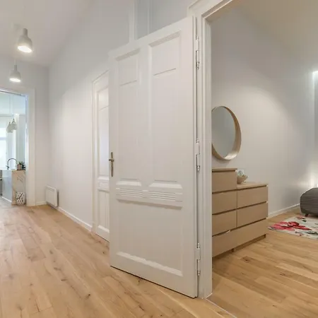 Designer Dream In The Center W 2br/2bath Apartamento Budapest