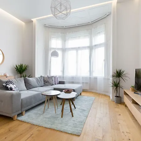 Designer Dream In The Center W 2br/2bath Apartament *