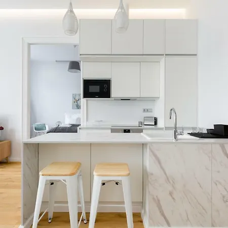 Designer Dream In The Center W 2br/2bath Appartement *
