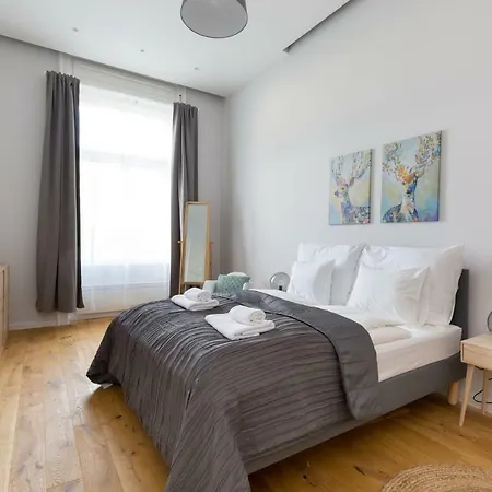 Designer Dream In The Center W 2br/2bath Budapeşte